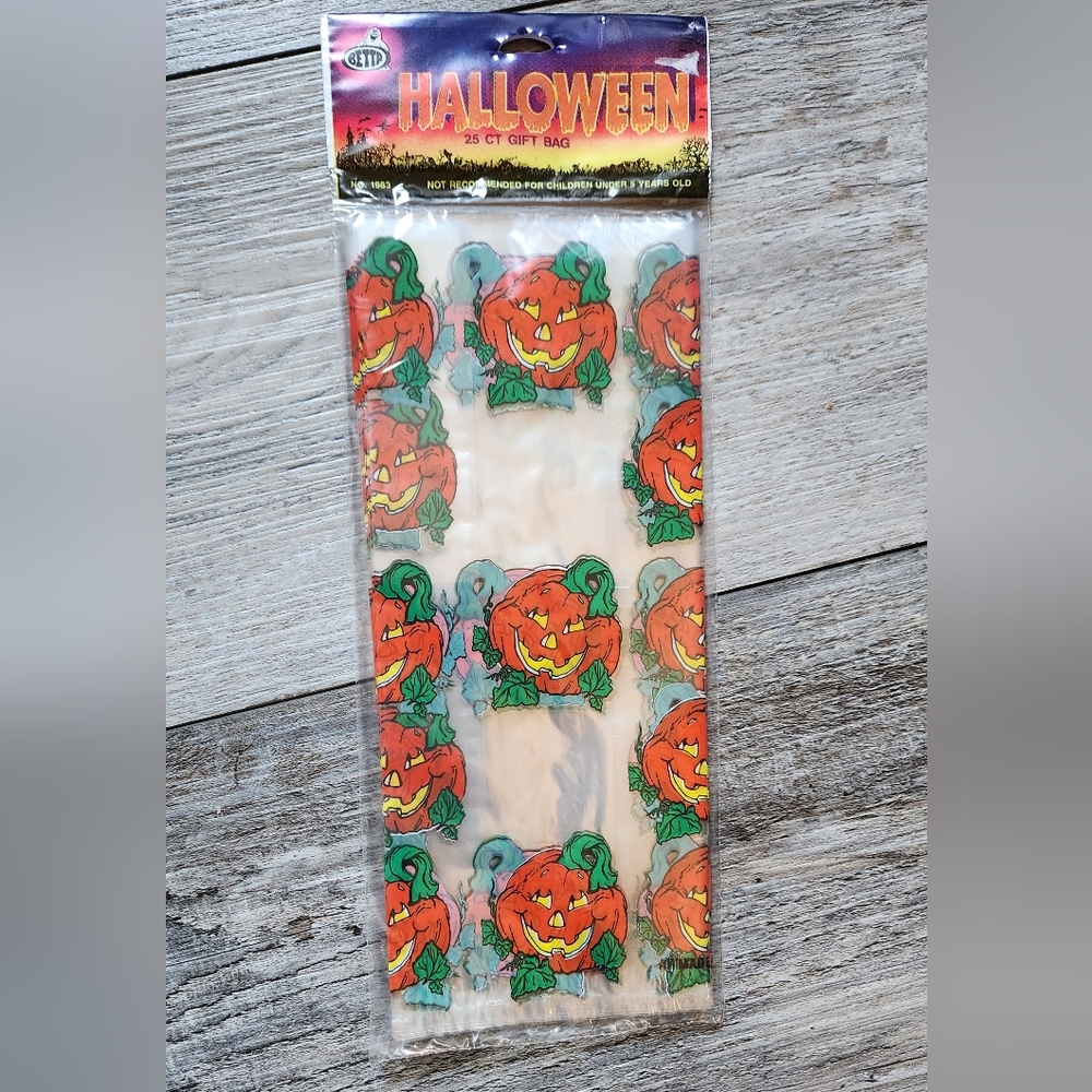COPY - Betta Vintage 1983 Halloween Party Treat Bags